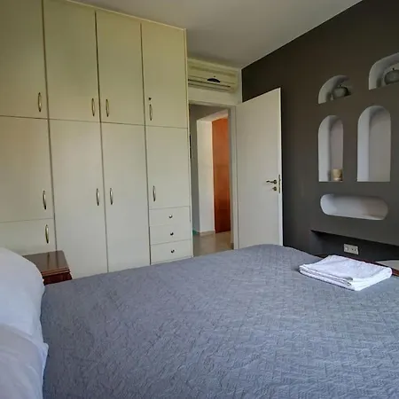 Apartment Elias: 3-bedroom Beachfront With Jacuzzi & Pool Chania (Crete)
