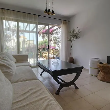 Elias: 3-bedroom Beachfront With Jacuzzi & Pool