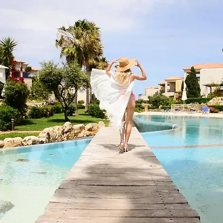 Apartment Elias: 3-bedroom Beachfront With Jacuzzi & Pool *