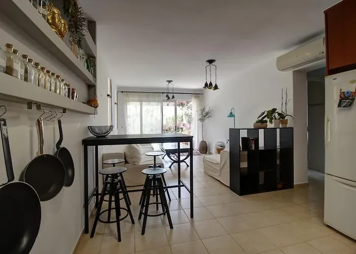 Appartement Elias 1-bedroom On The With Pool *