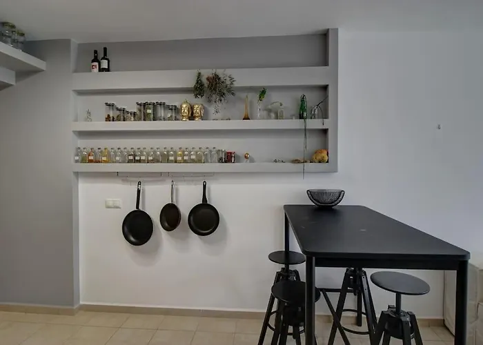 Elias 1-bedroom On The With Pool *