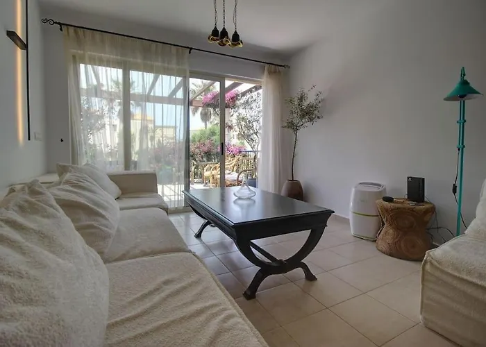 Elias 1-bedroom On The With Pool